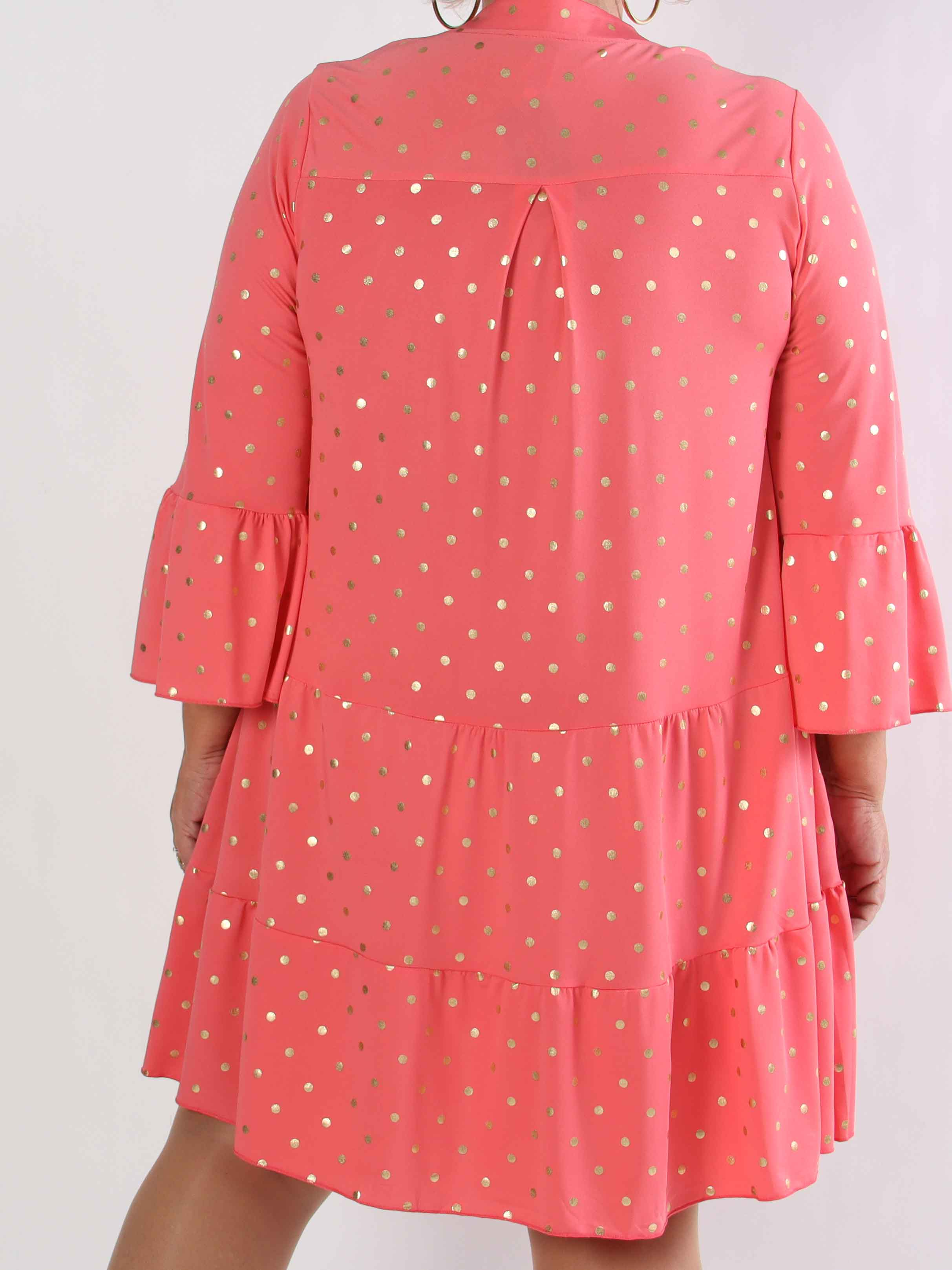 Milania Dot - Elastisk plus size kjole med guld prikker og flæselag